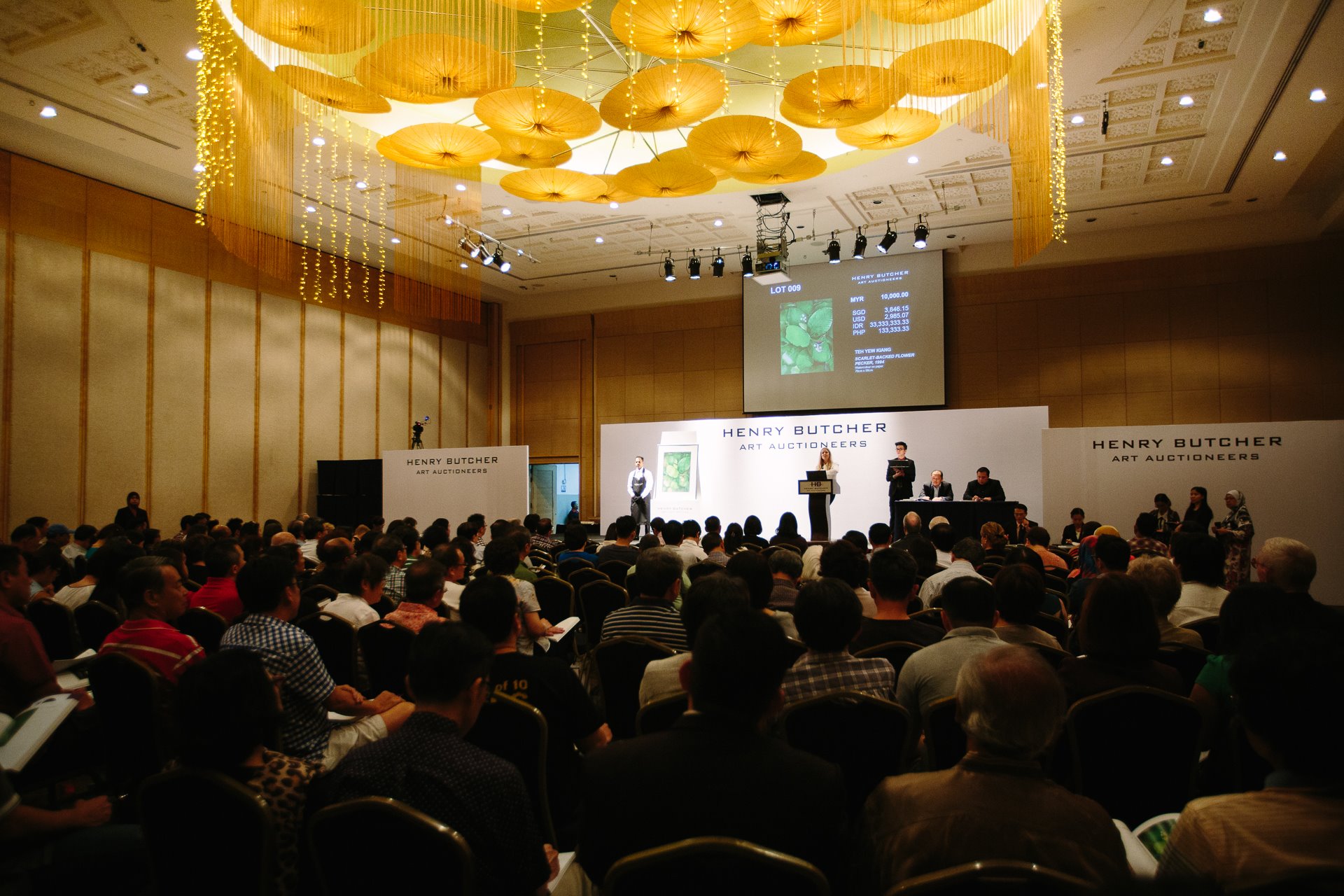 Live auction environment for 300+ attendees in a hotel ballroom